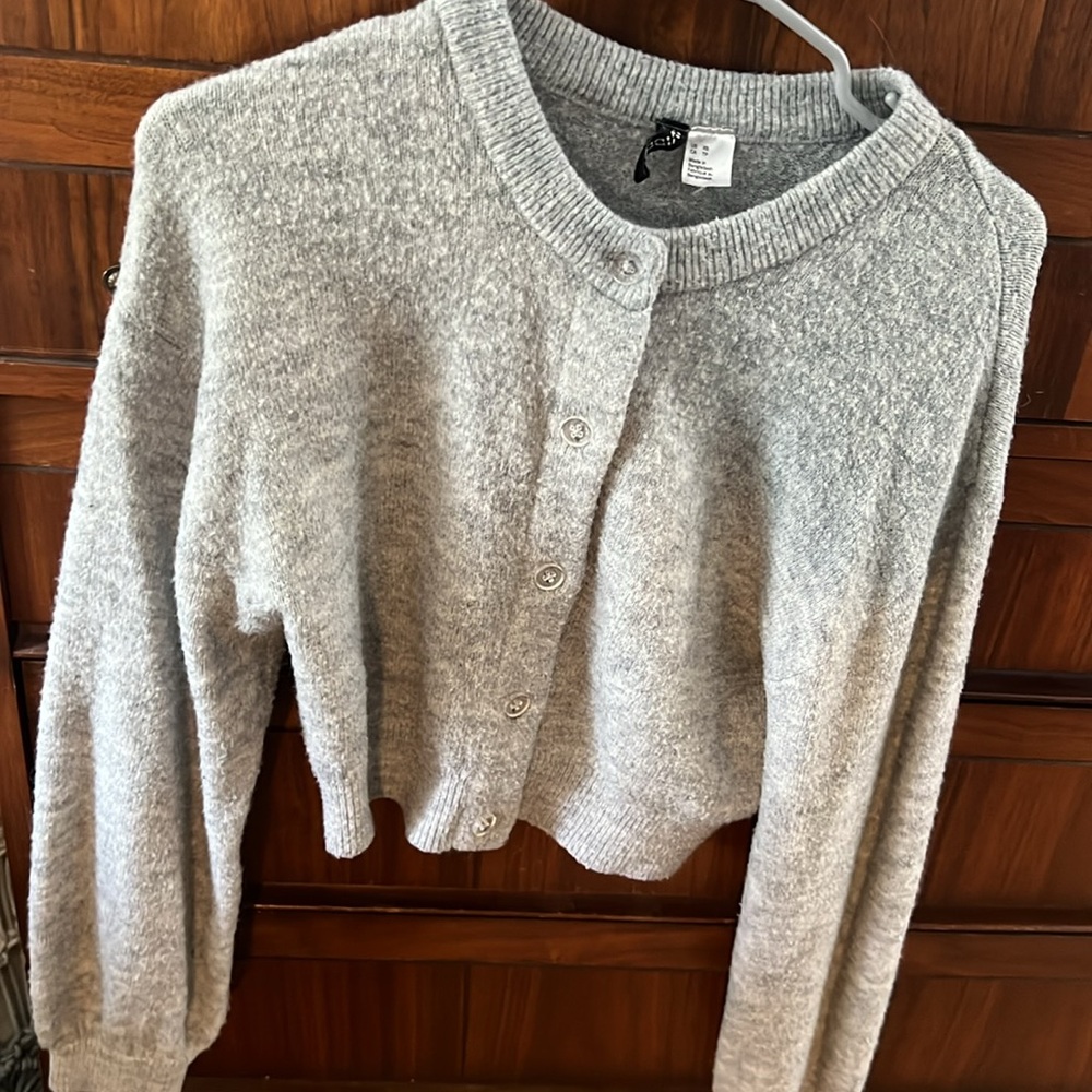 H&M Cardigan - Picture 2 of 3
